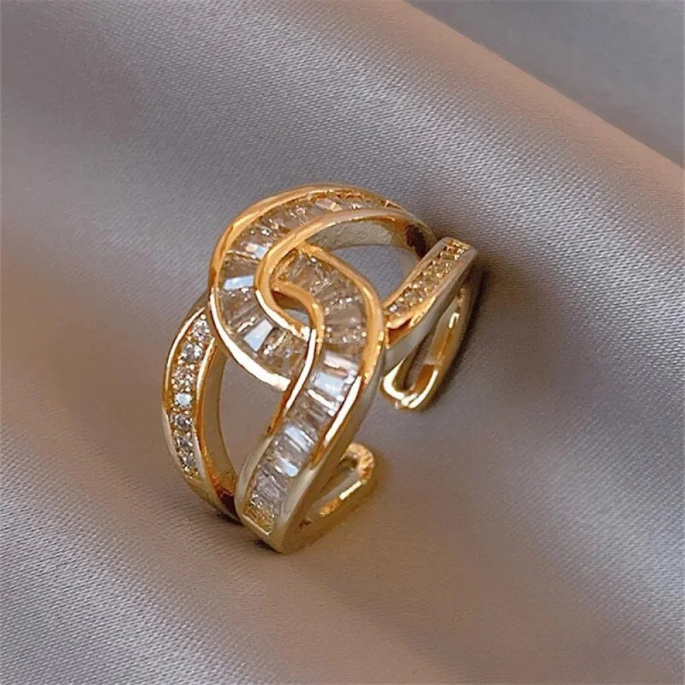 Knotted Elegant Ring