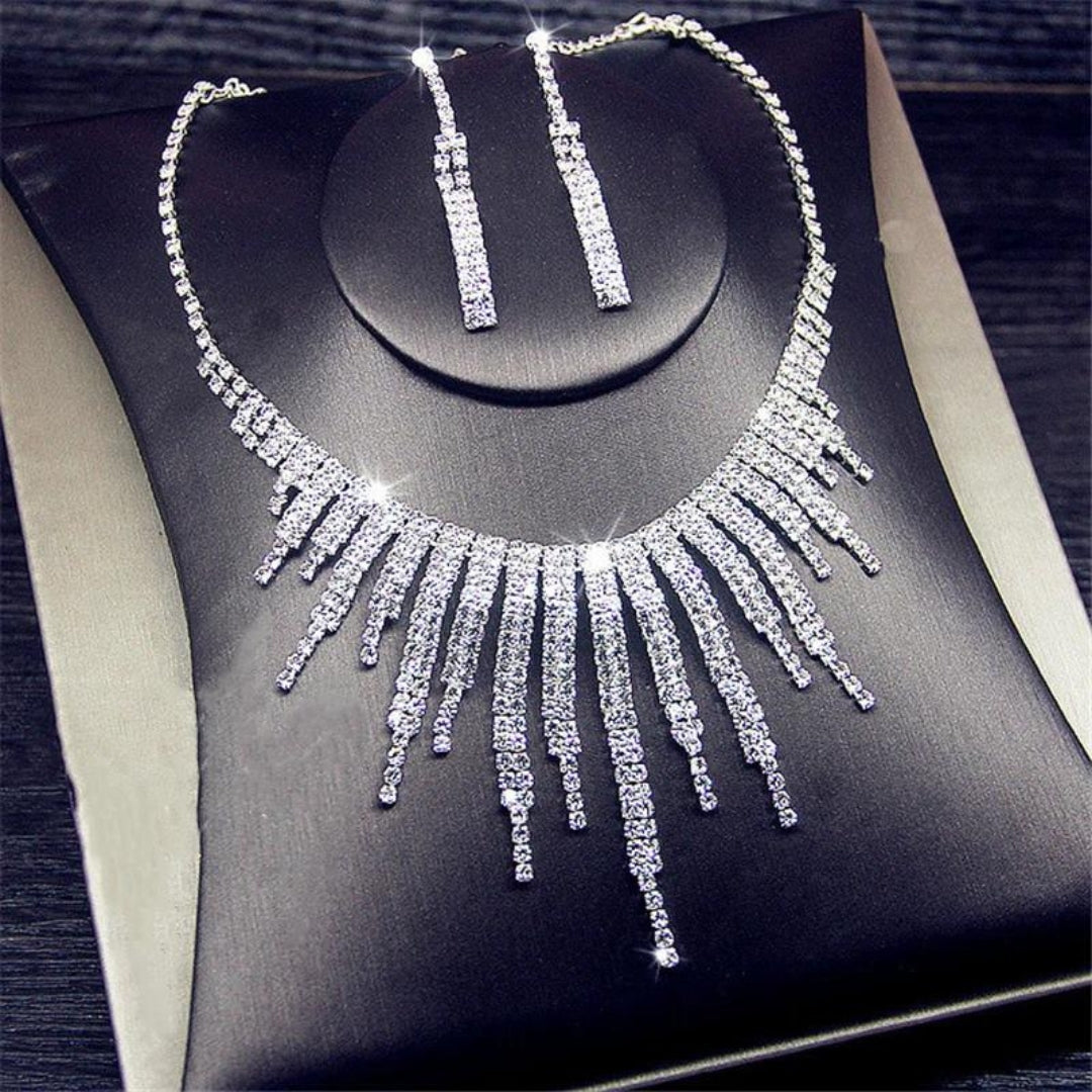 Spectacular Zirconia Necklace in Silver