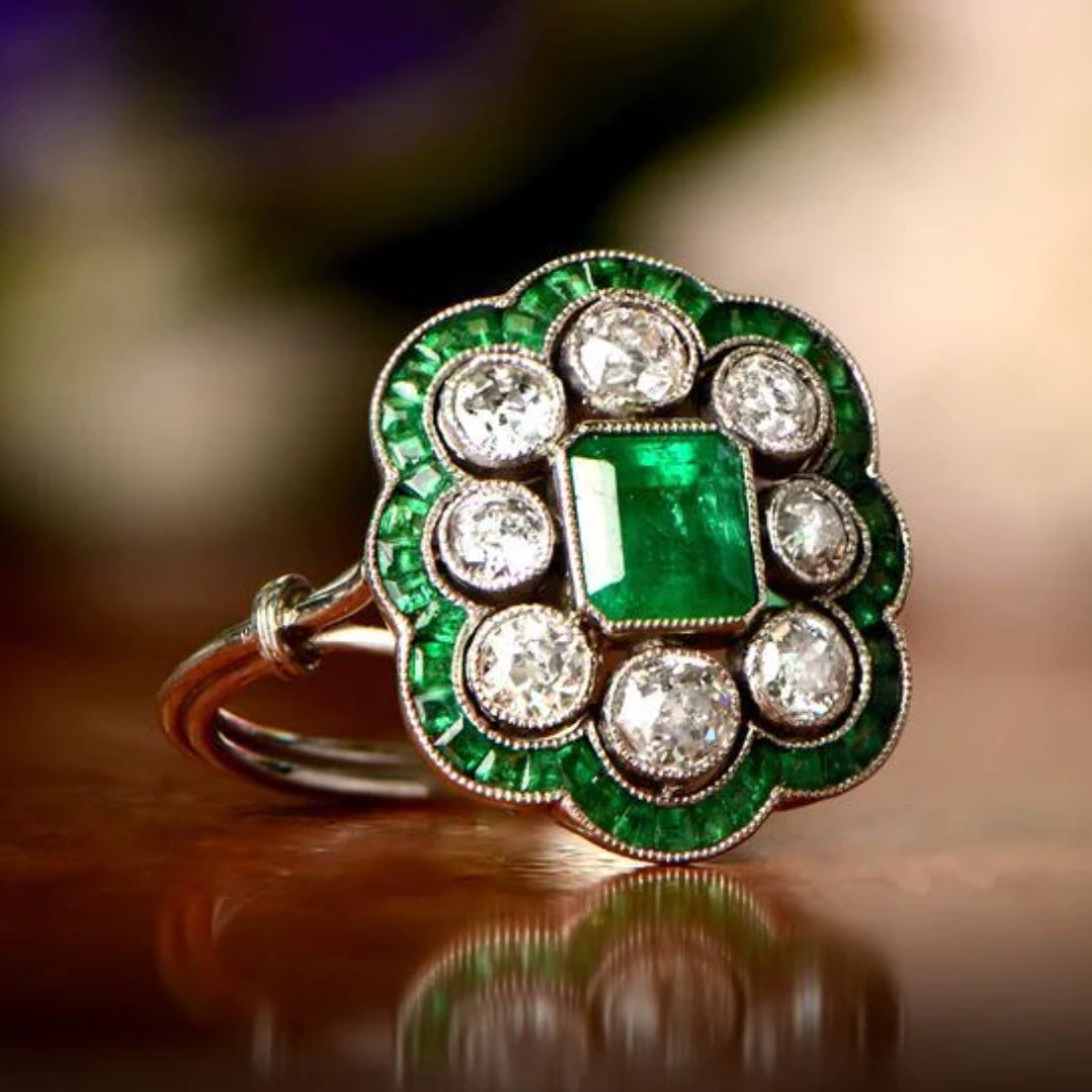 Emerald vintage-style ring