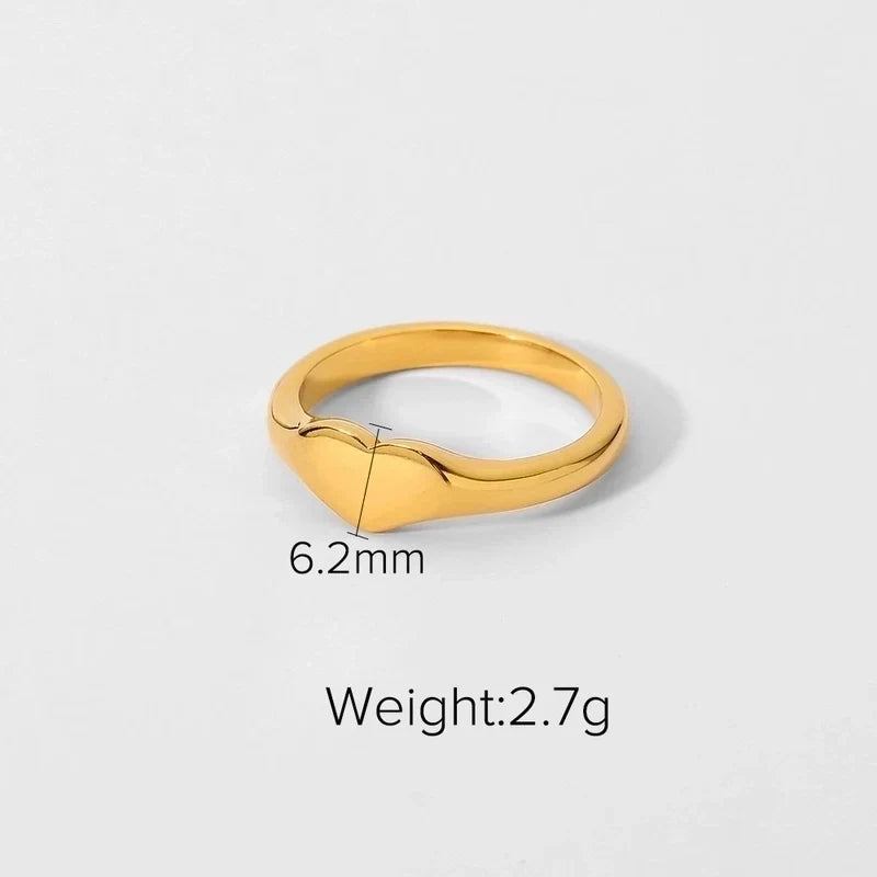 Elegant lady ring