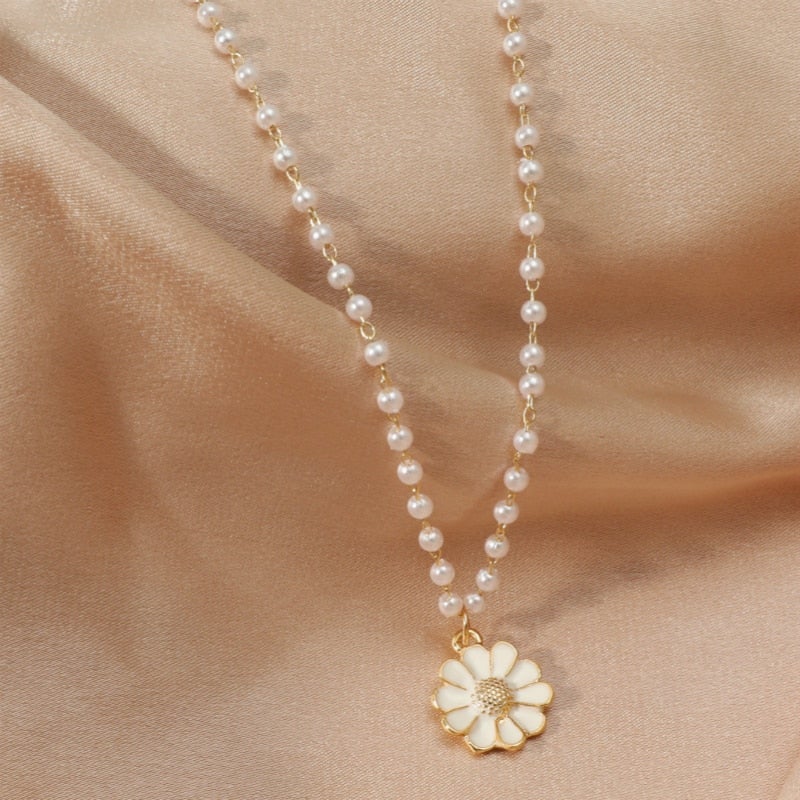 Daisy Pendant with Pearls
