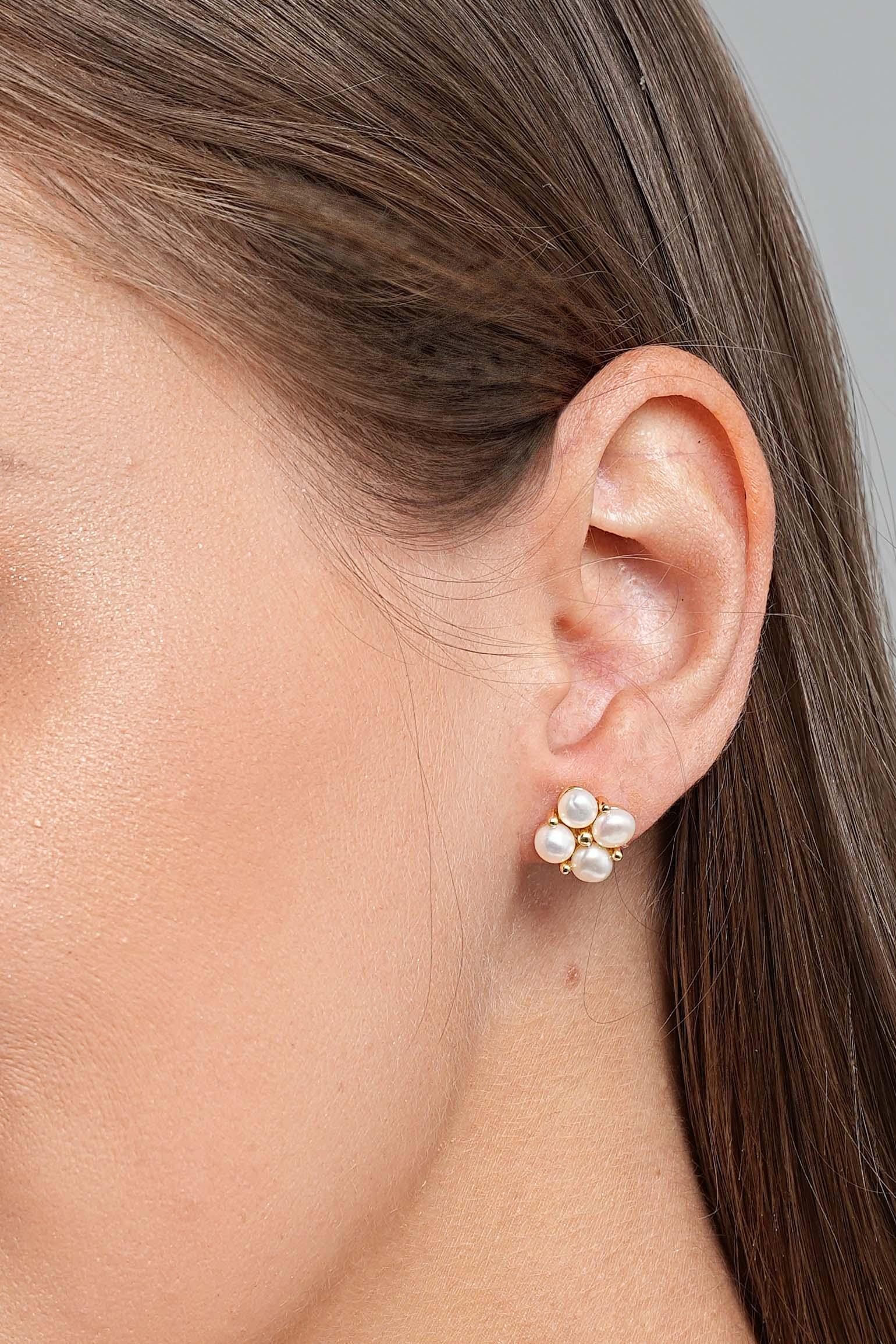 Vea Pearl Stud Earrings