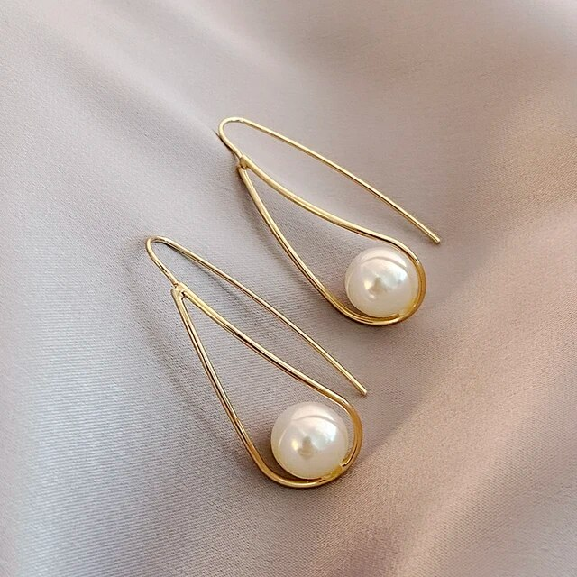 Elegant Golden Dangling Pearl