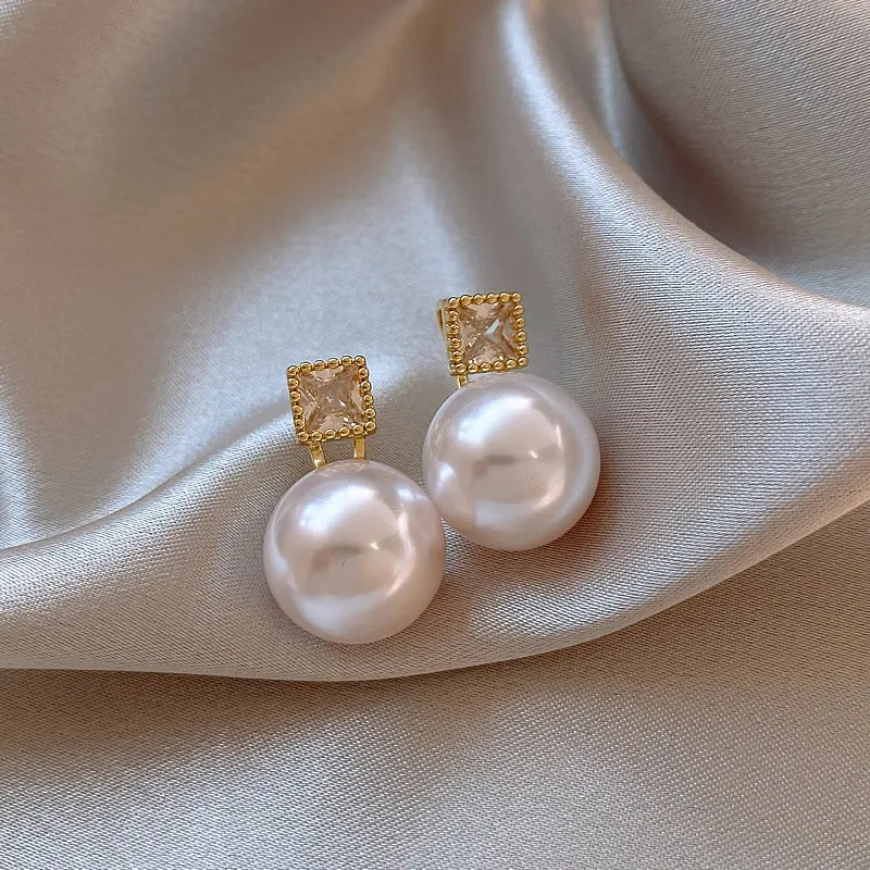 Elegant Golden Cubic Zirconia Pearl