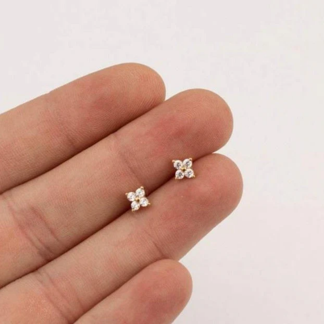 DAINTY FLOWER STUD EARRINGS