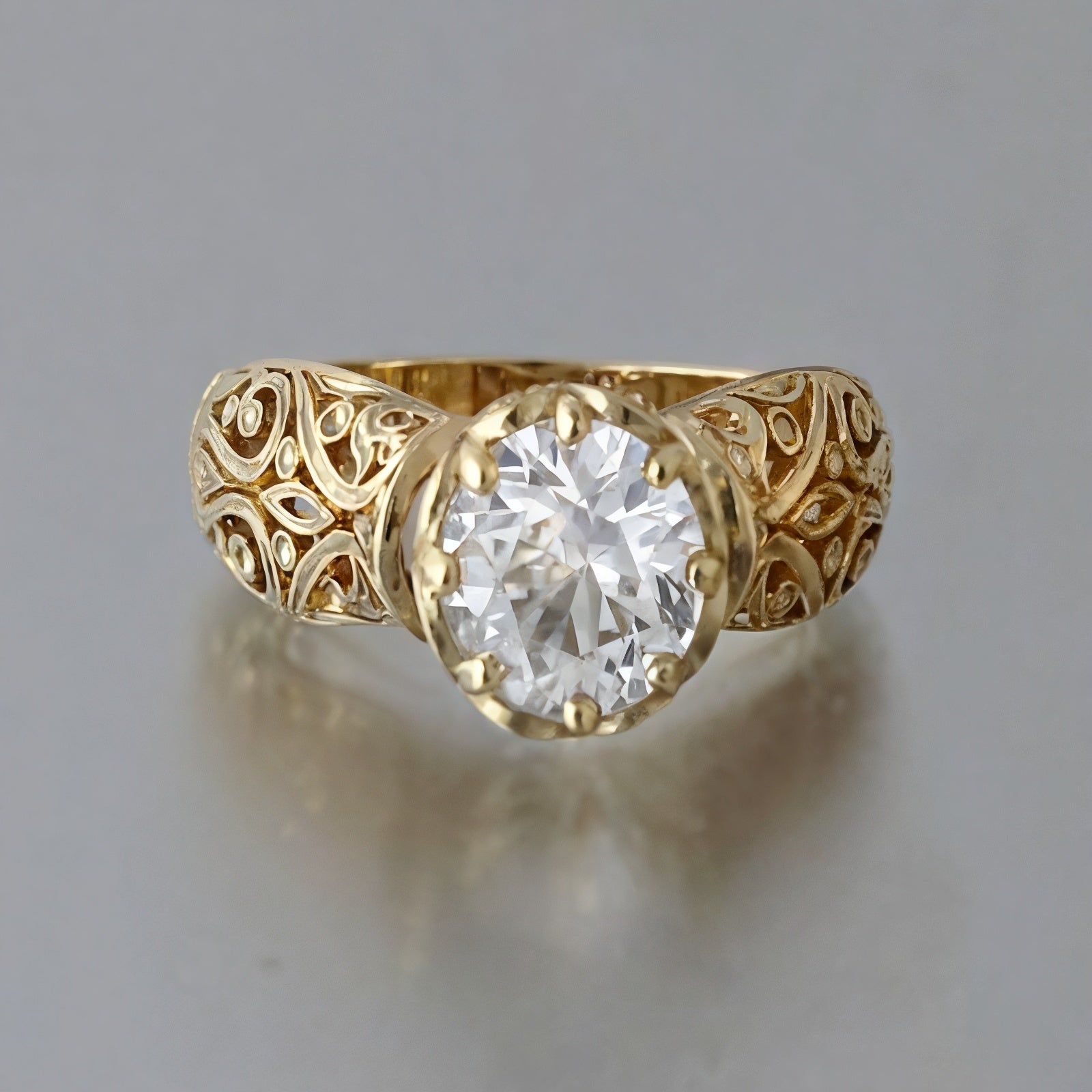 ELEGANT WHITE ZIRCONIA RING
