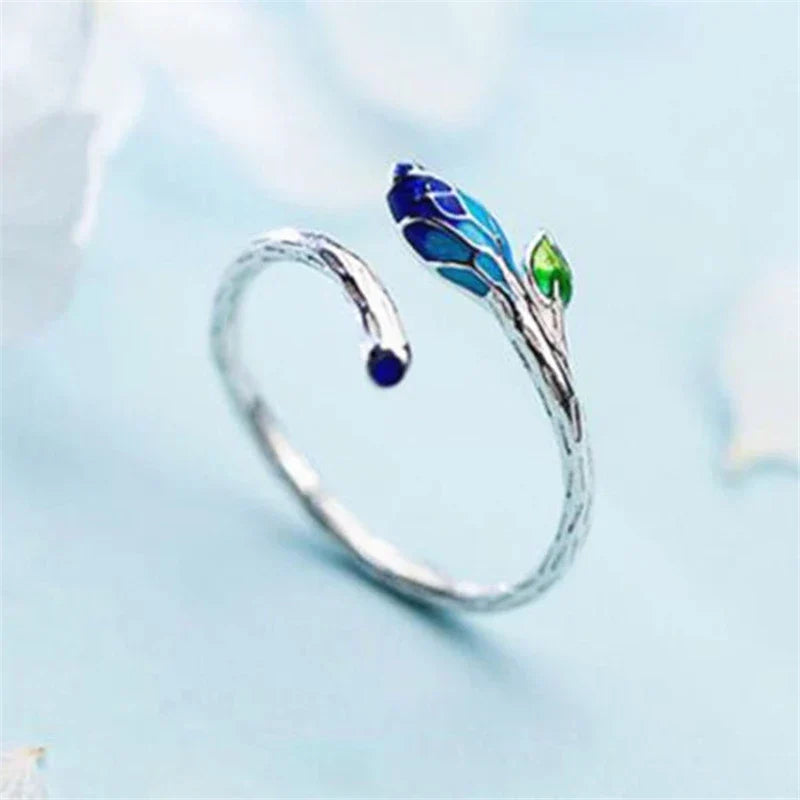 Enamelled Ring with Blue Flower Leaves in Silver