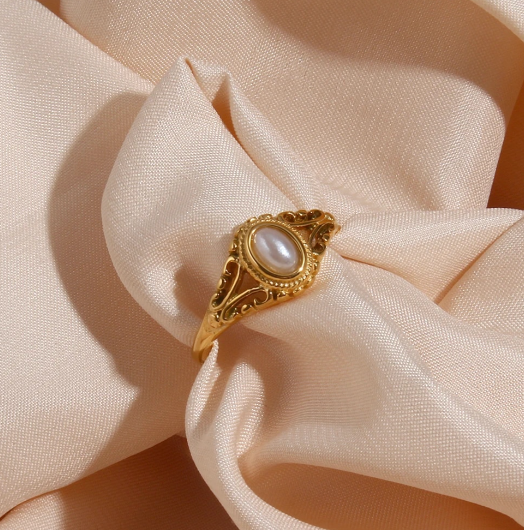 Luxury Pearl Ring in 18K Gold Plating