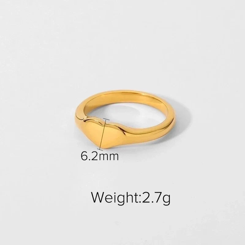 Elegant lady ring