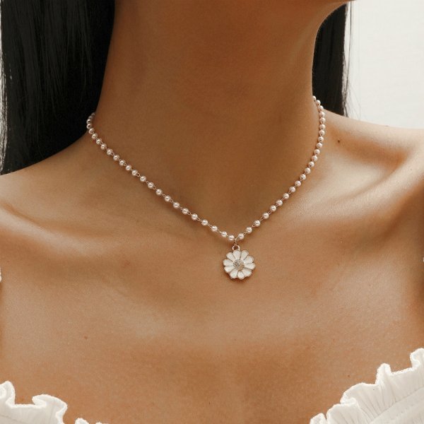 Daisy Pendant with Pearls