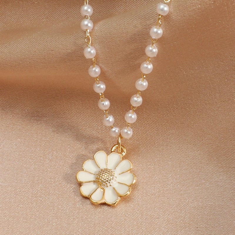 Daisy Pendant with Pearls