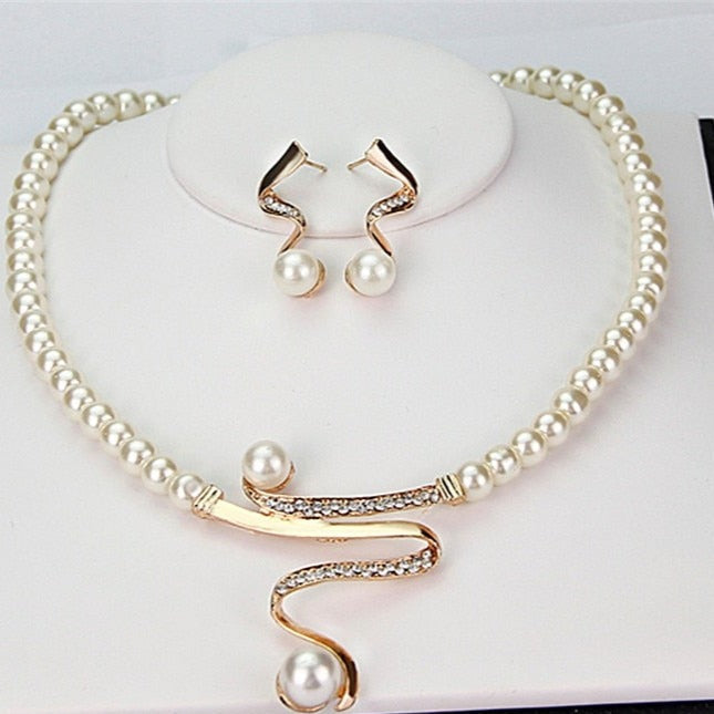 Necklace with natural pearls + earrings set
