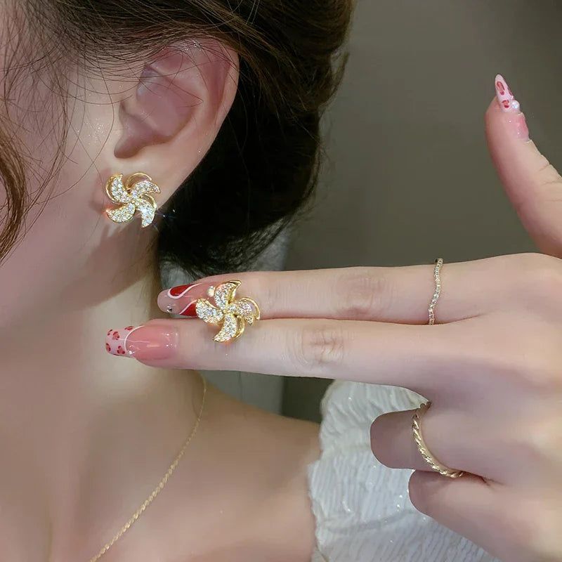 Pinwheel  with Zirconia in Gold