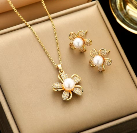 Pearl and Zirconia Necklace +  Set in Gold