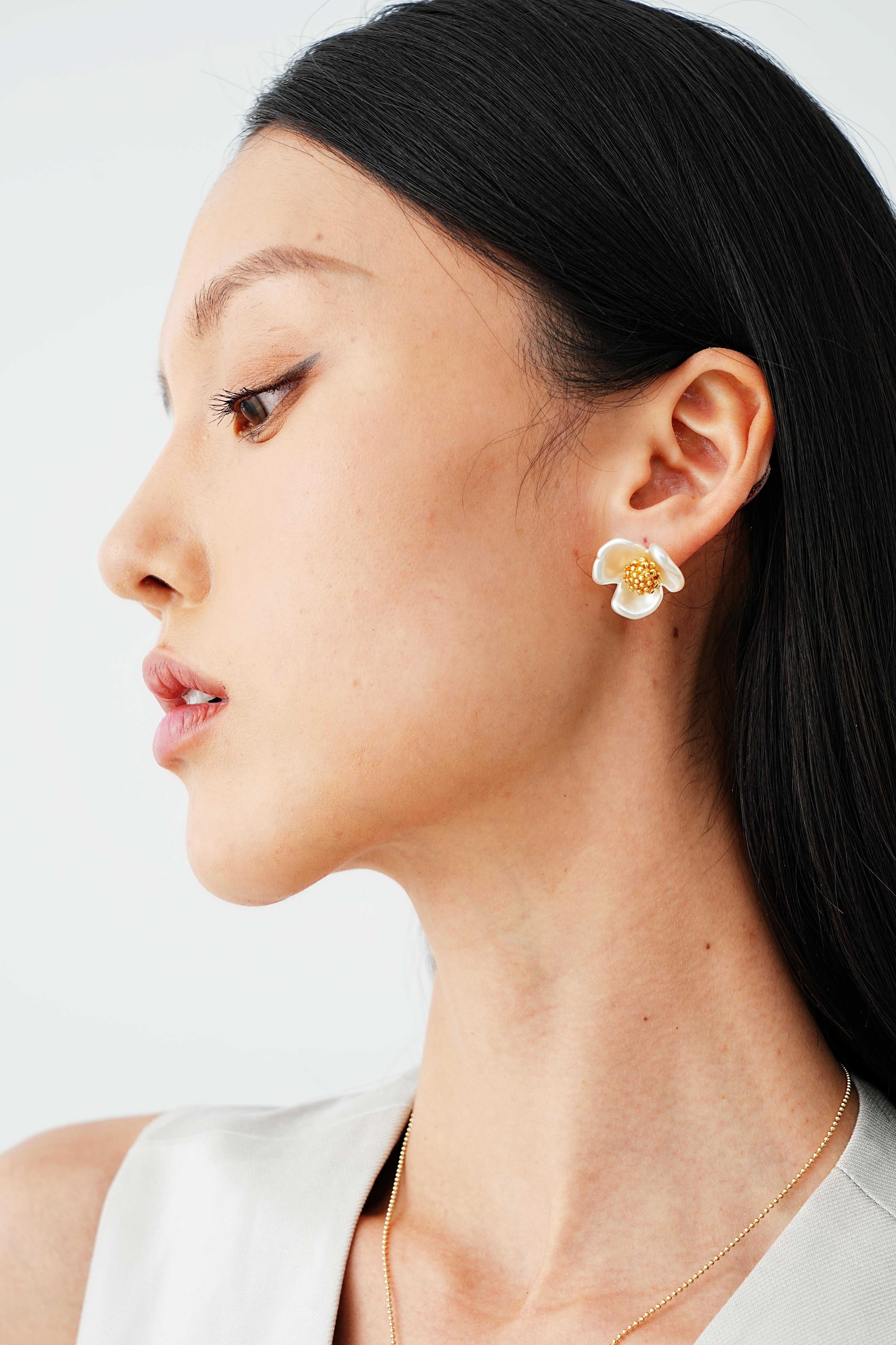 Leona Floral Pearl Stud Earrings