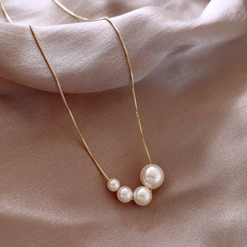 Gold-plated necklace with freshwater pearls