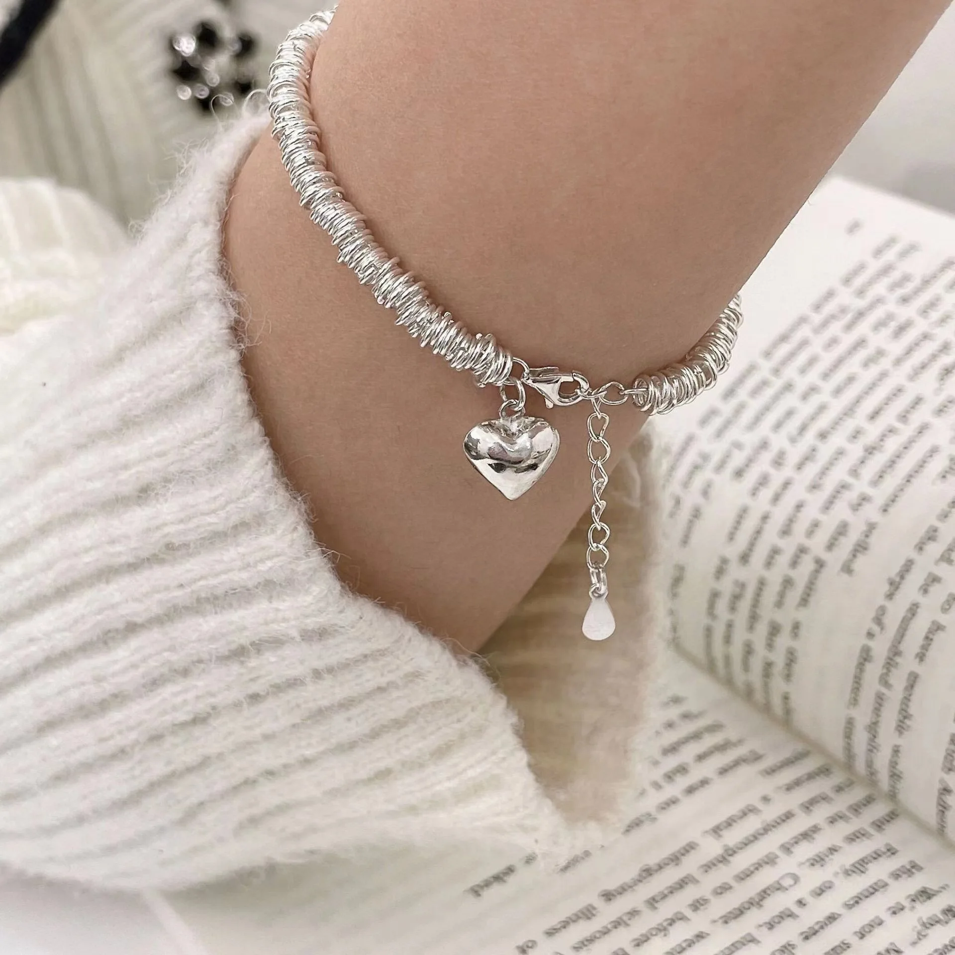 Elegant silver heart bracelet