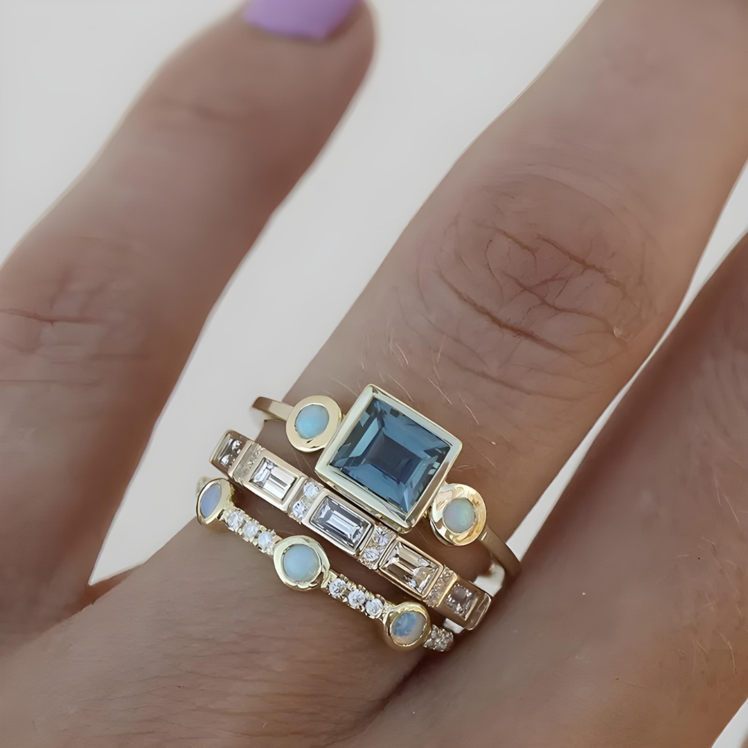 VINTAGE BLUE CRYSTAL RING SET